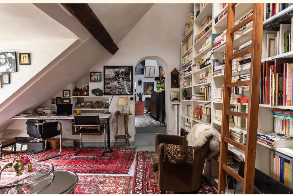 A Writer's Flat * Parijs